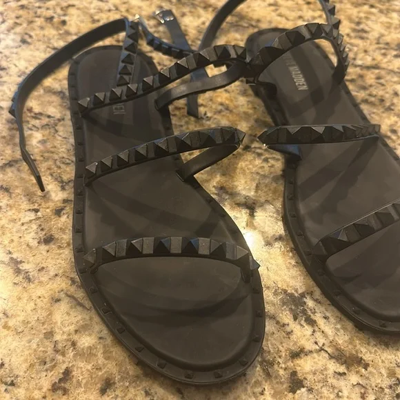 🍄SPRING SALE- firm price 🍄Steve Madden Black Studded Gladiator Flats - Picture 8 of 16